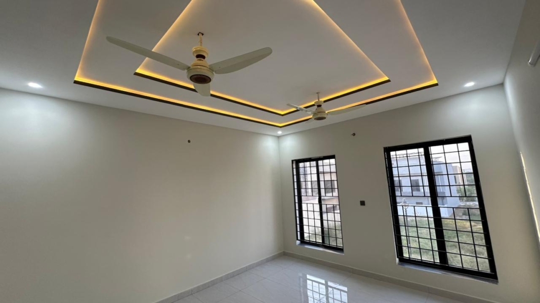 10 Marla House