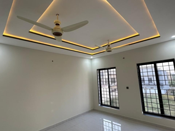 10 Marla House