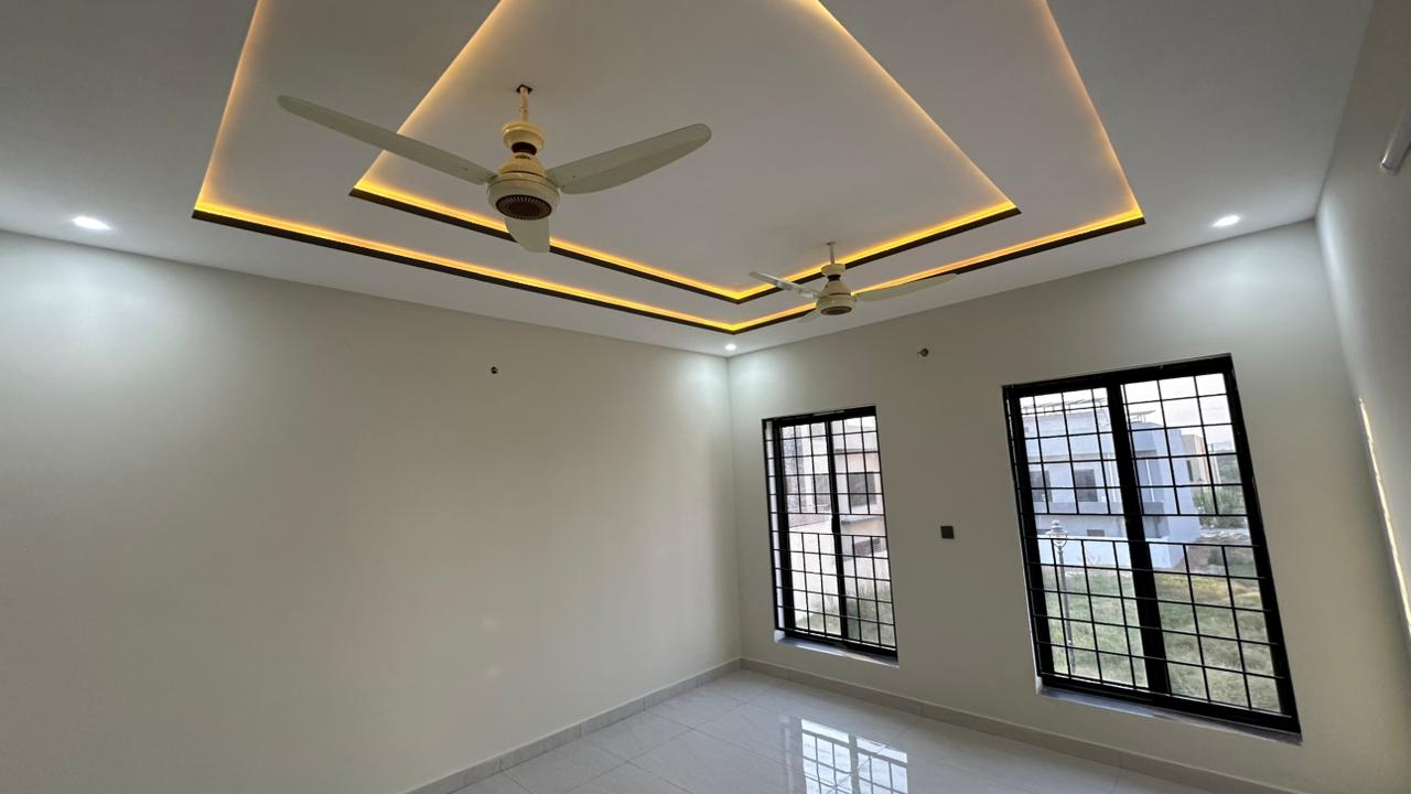 10 Marla House