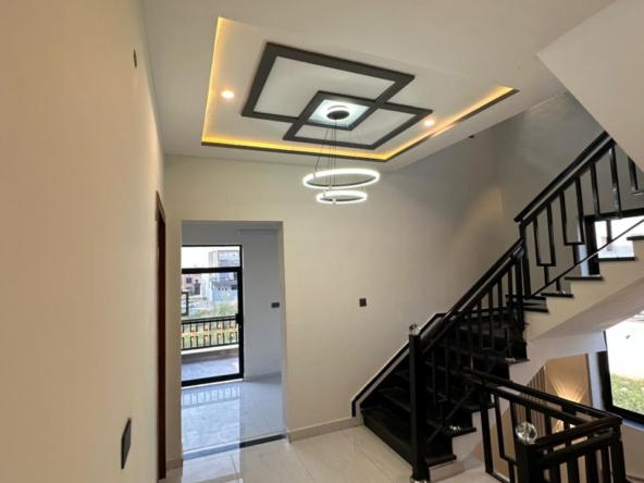 10 Marla House