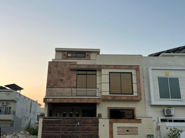 Luxury 7 Marla Park-facing House